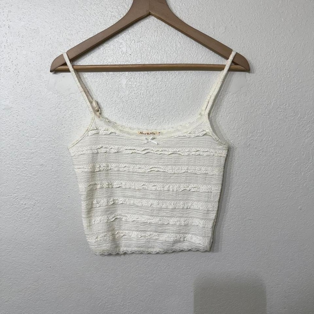 heart‎ & hips cream ruffled top